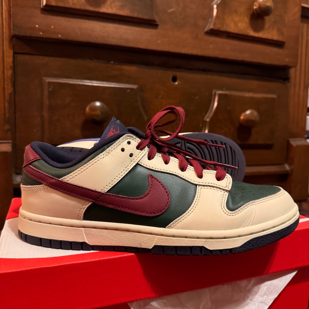 Nike Dunks - Picture 3 of 8